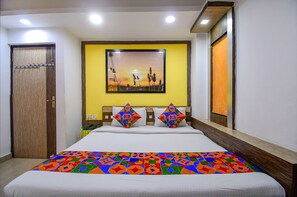 Egyptian cotton sheets, premium bedding, in-room safe, desk - Fabhotel Adri Hotels (Barakpur)