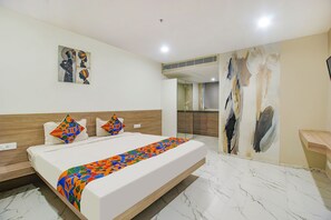 Egyptian cotton sheets, premium bedding, in-room safe, desk - Fabhotel Ssr Fern Suites (Hyderabad)