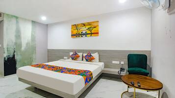 Egyptian cotton sheets, premium bedding, in-room safe, desk