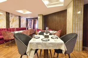 Restaurant - Fabhotel F9 Mall Road (Dehradun)