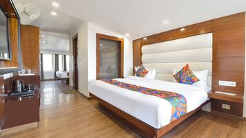 Family Room | Egyptian cotton sheets, premium bedding, in-room safe, desk
