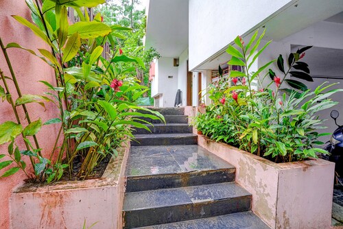 Fabhotel Vardhan House