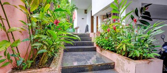 Fabhotel Vardhan House