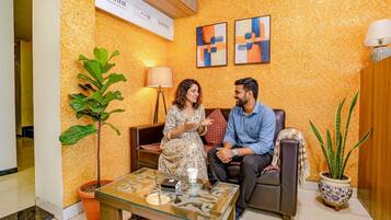 Coin salon dans le hall