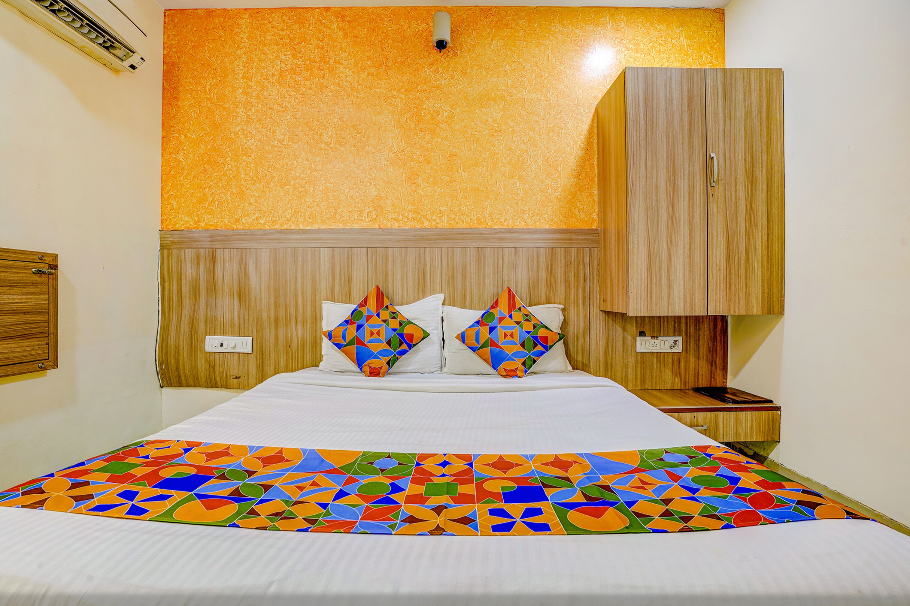 Deluxe Room | Egyptian cotton sheets, premium bedding, in-room safe, desk