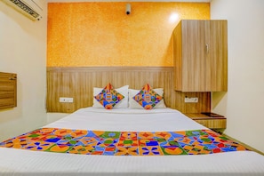 Deluxe Room | Egyptian cotton sheets, premium bedding, in-room safe, desk