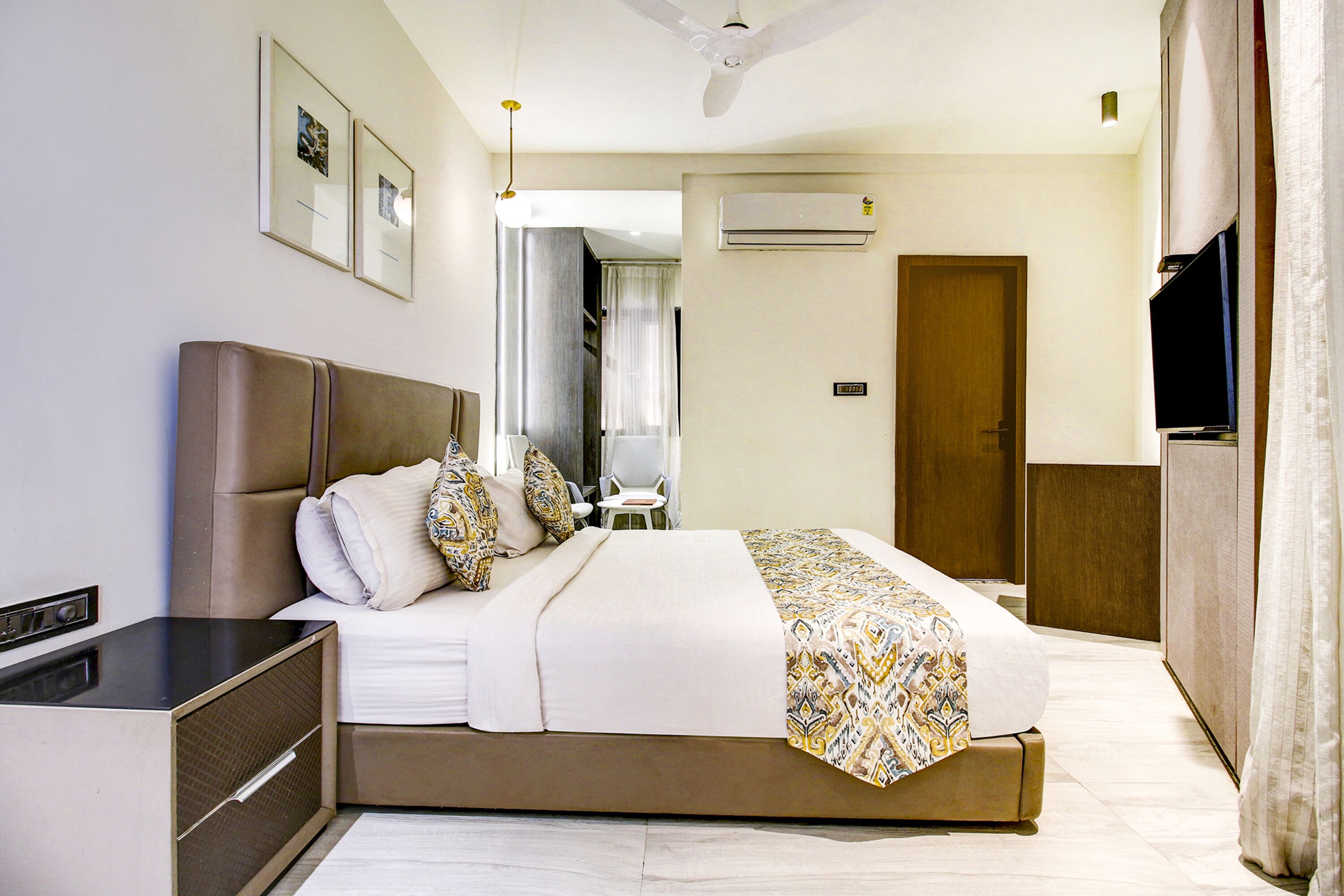 Egyptian cotton sheets, premium bedding, in-room safe, desk