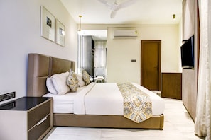 Egyptian cotton sheets, premium bedding, in-room safe, desk - Fabhotel Prime Oasis Blue (Bhopal)