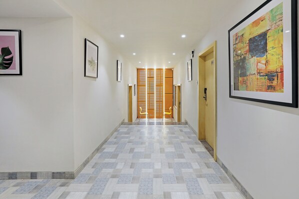 Lobby - FabHotel Yellow Courtyard (Bhopal)