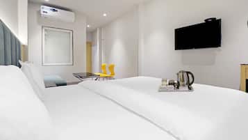 Egyptian cotton sheets, premium bedding, in-room safe, free WiFi