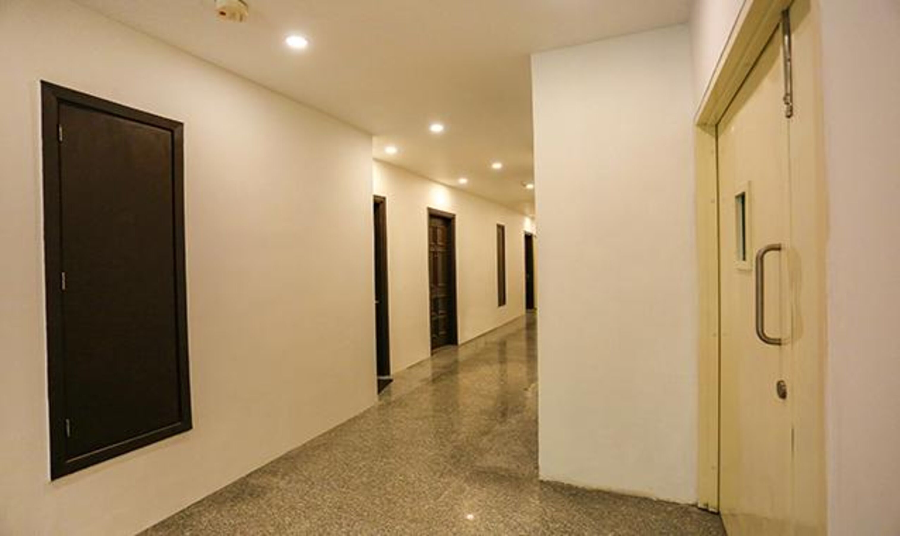 Photo - F9 Paschim Vihar by Fabhotel