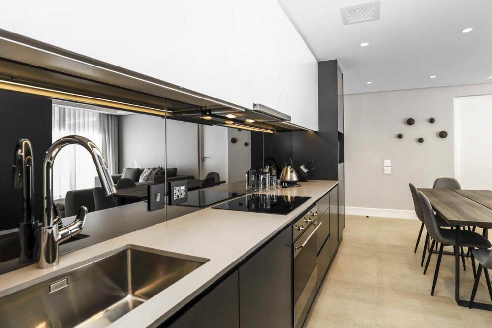 Remarkable 2-bed Apartment in Johannesburg