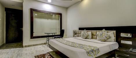 Deluxe Room | Egyptian cotton sheets, premium bedding, in-room safe, free WiFi
