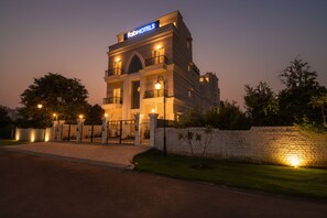 Property entrance - Fabhotel K9 Villa (Ludhiana)