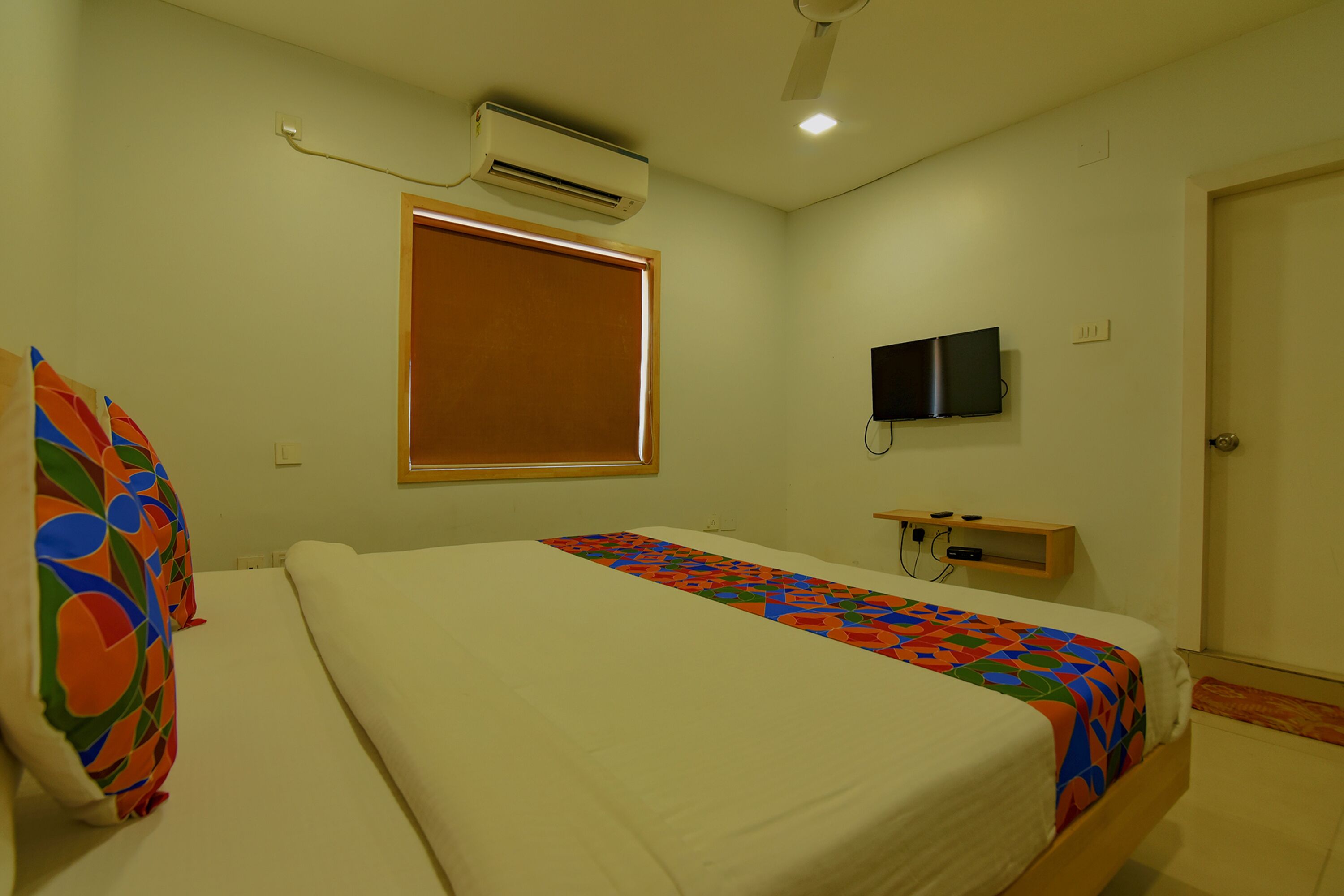 egyptian cotton sheets, premium bedding, in-room safe, free wifi