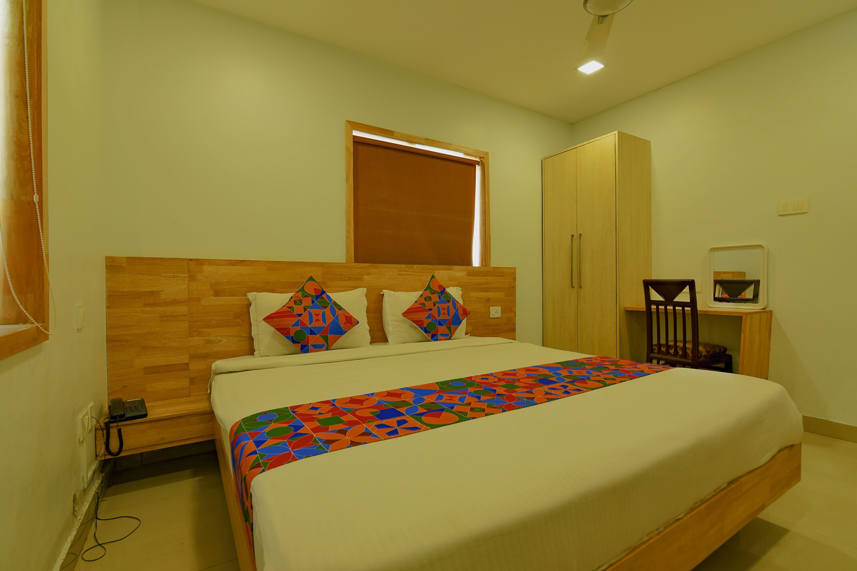 deluxe room | egyptian cotton sheets, premium bedding, in-room safe, free wifi