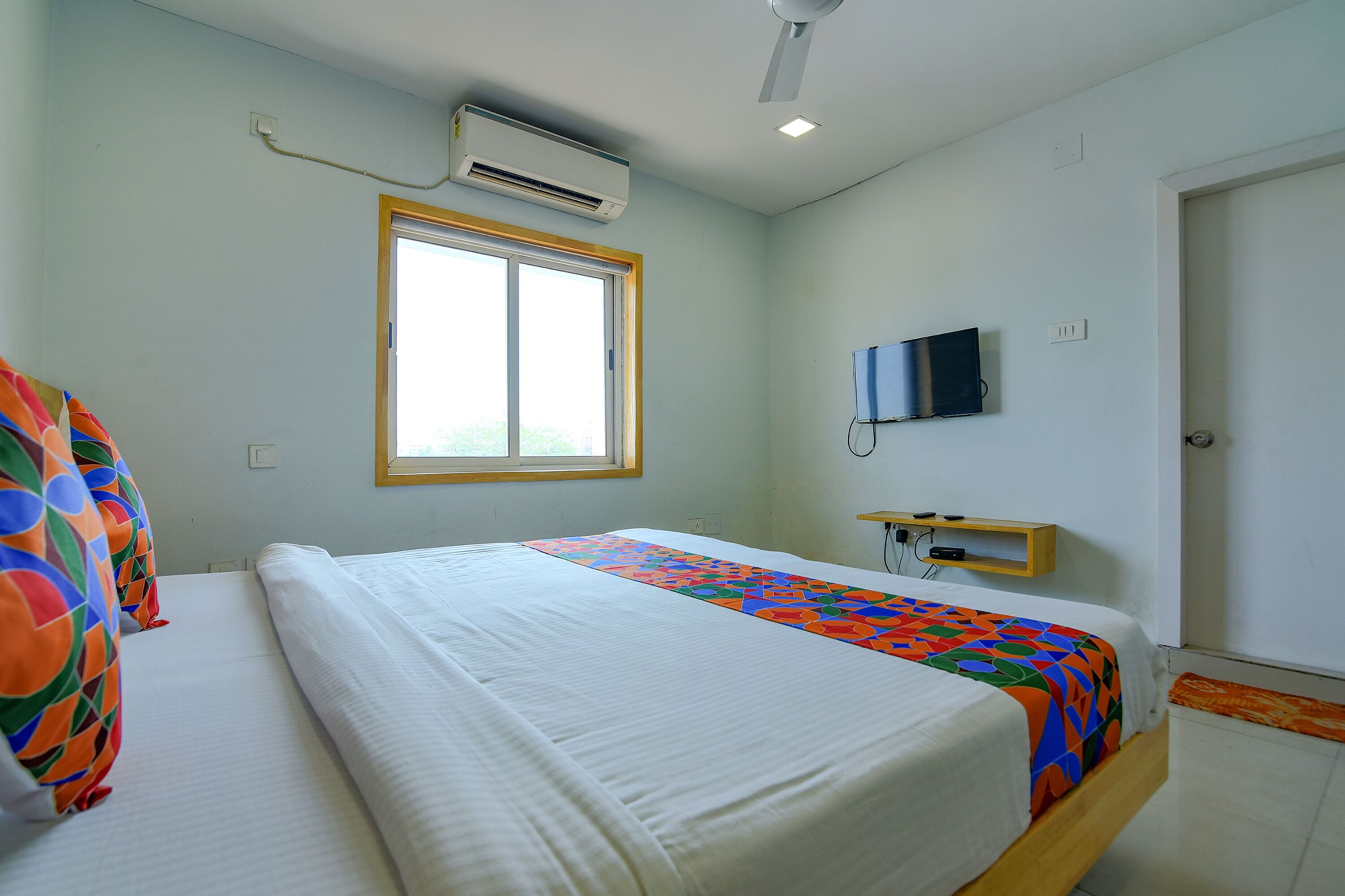 deluxe room | egyptian cotton sheets, premium bedding, in-room safe, free wifi