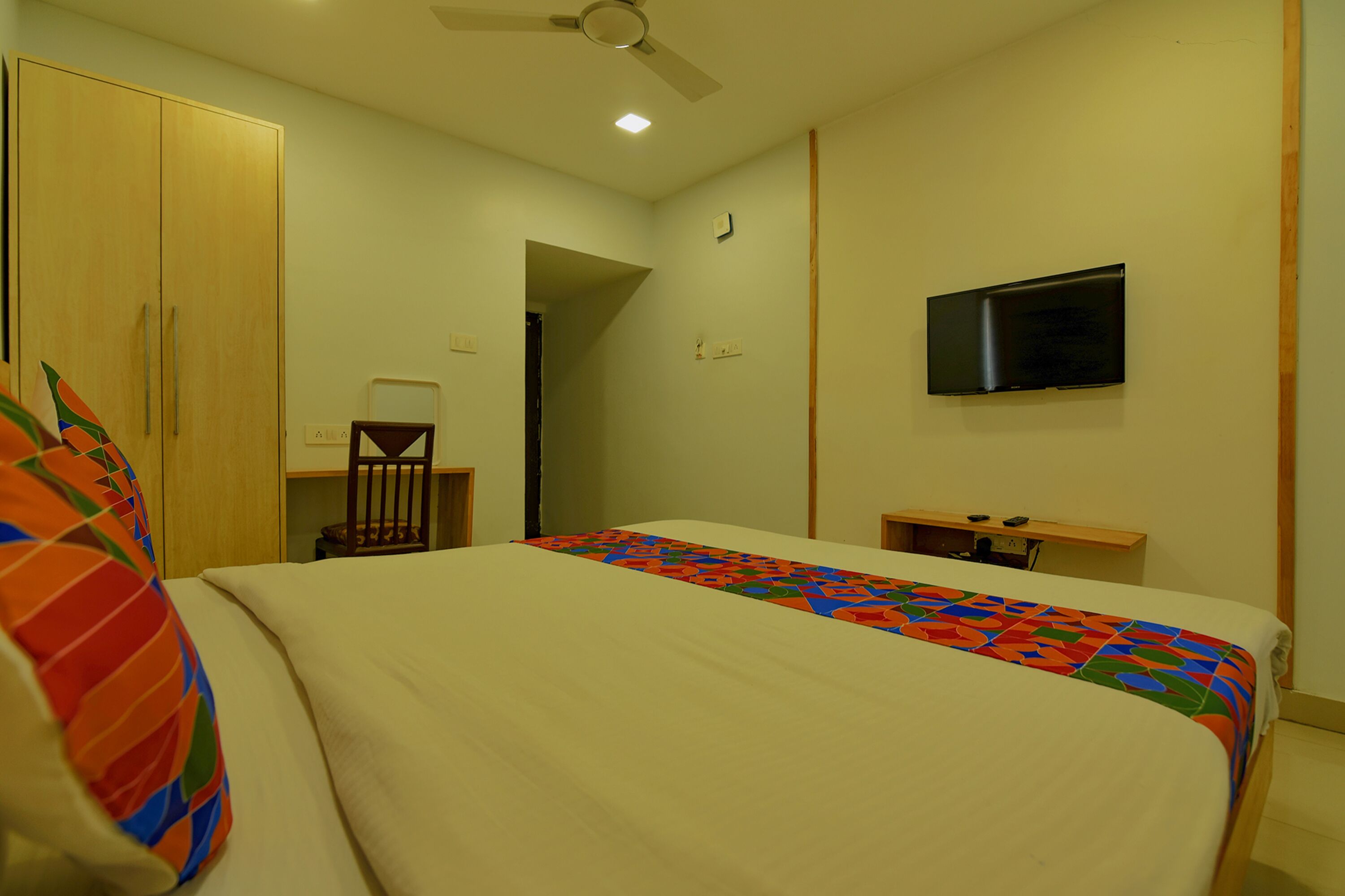 egyptian cotton sheets, premium bedding, in-room safe, free wifi