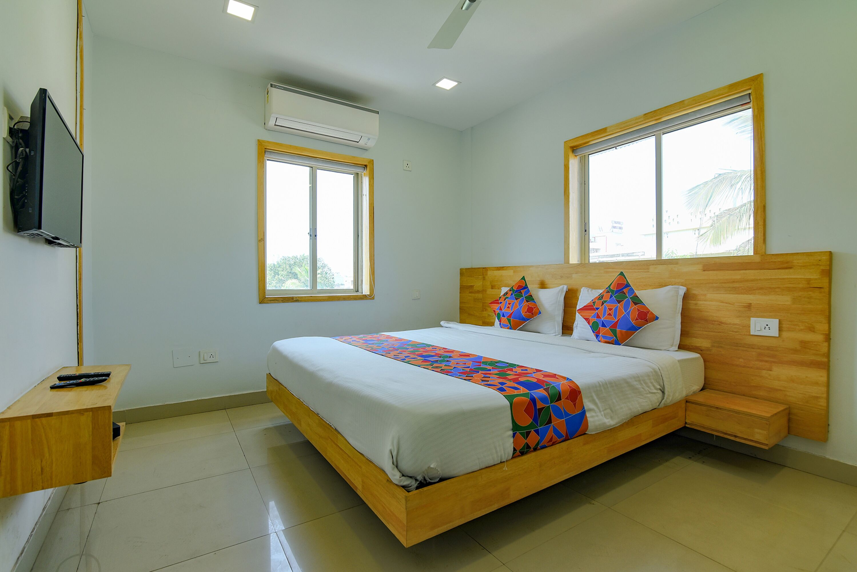 deluxe room | egyptian cotton sheets, premium bedding, in-room safe, free wifi