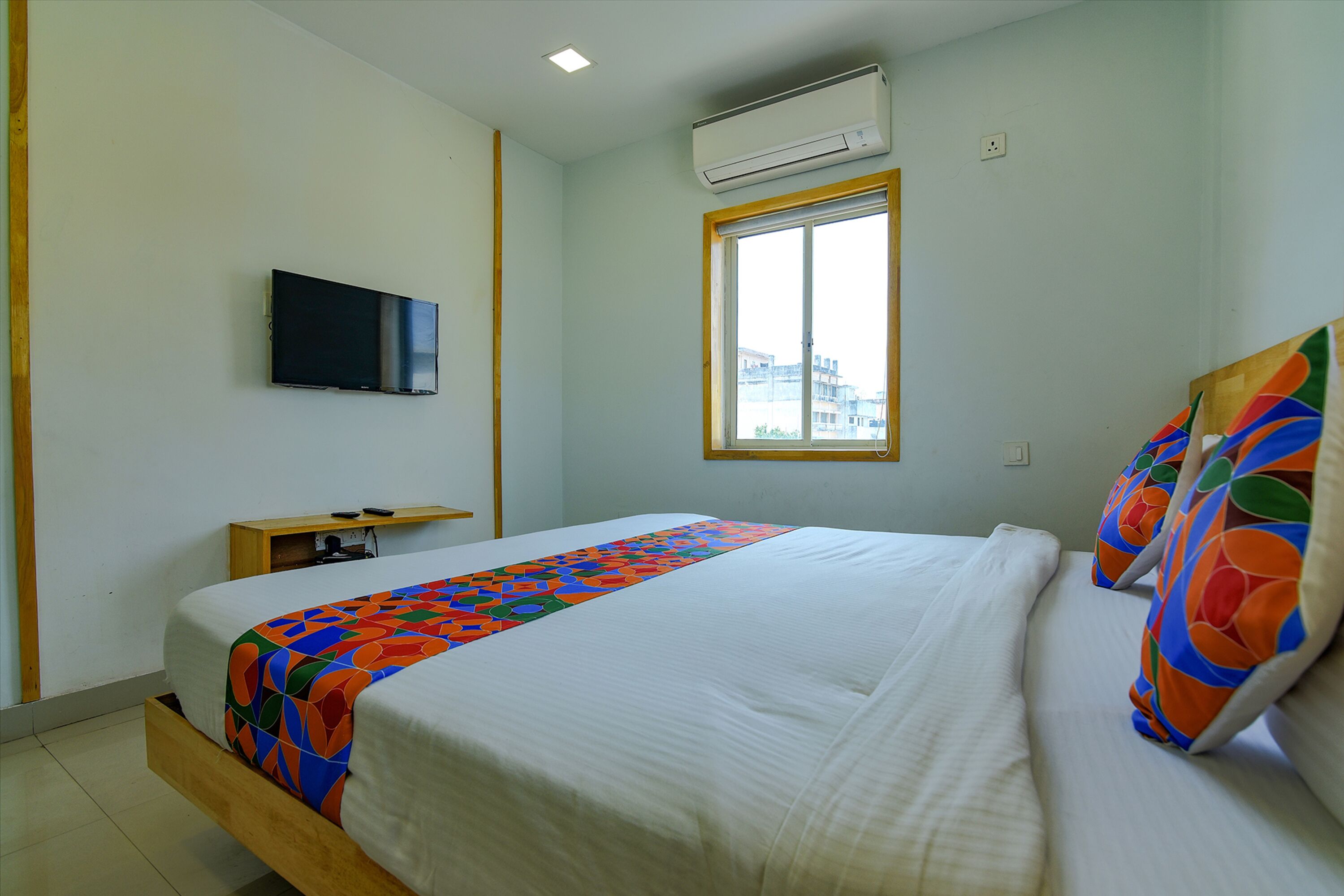 egyptian cotton sheets, premium bedding, in-room safe, free wifi