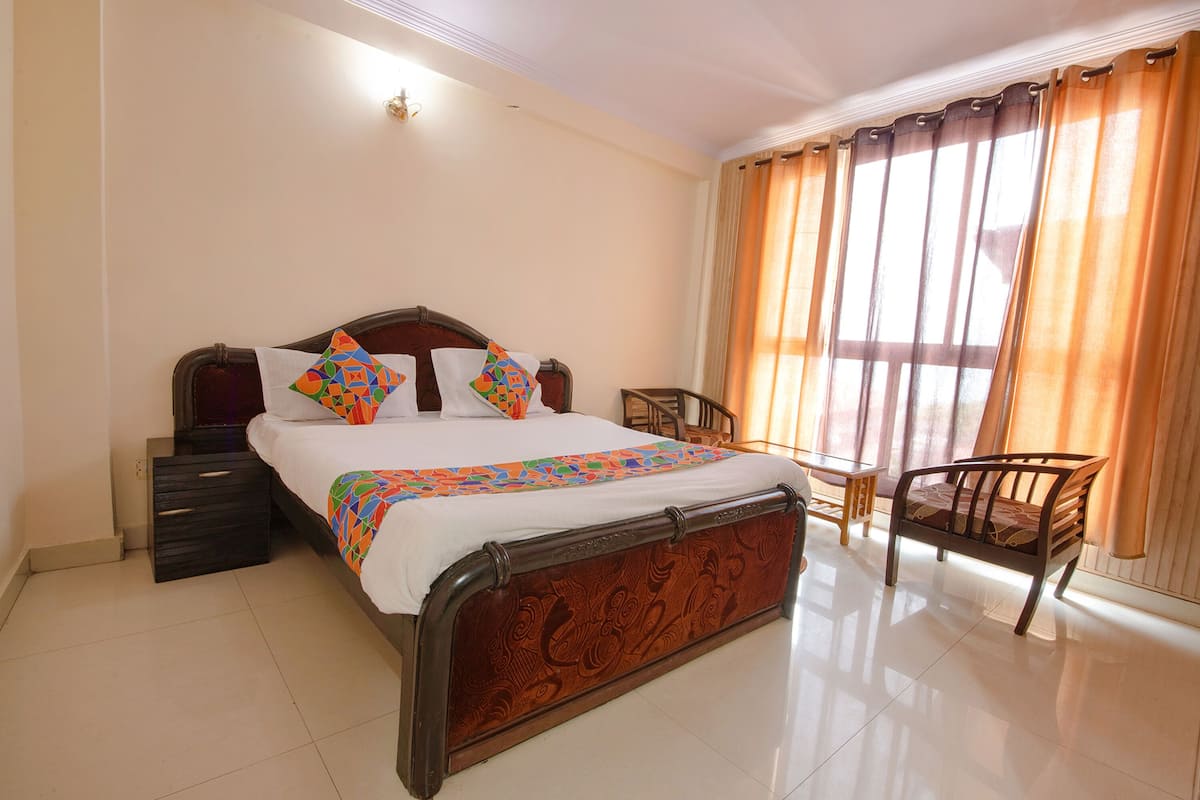 Deluxe Room, Smoking | Egyptian cotton sheets, premium bedding, in-room safe, desk