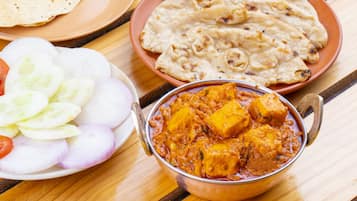 Desayuno continental (INR 300 por persona)