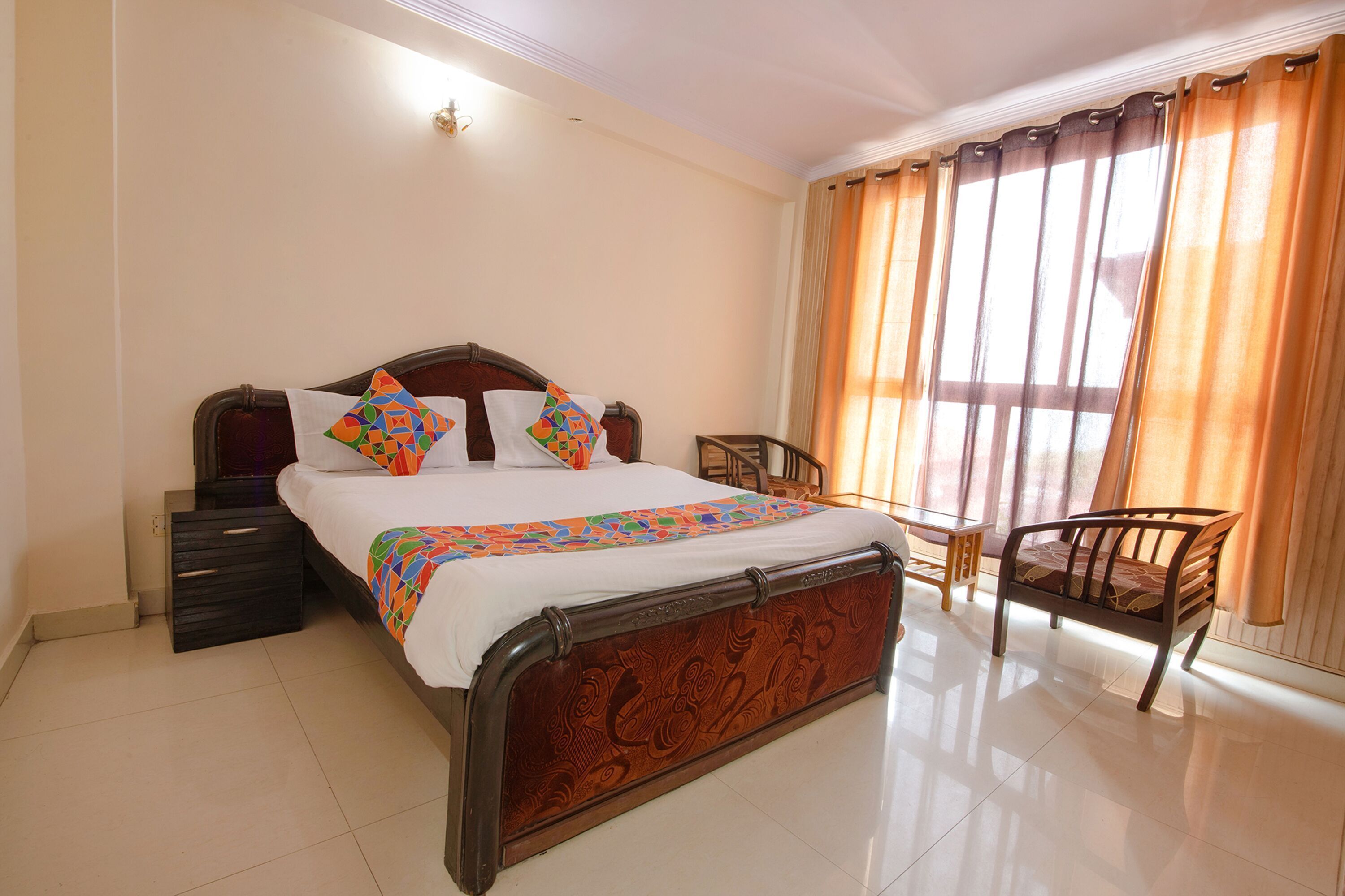 Egyptian cotton sheets, premium bedding, in-room safe, desk