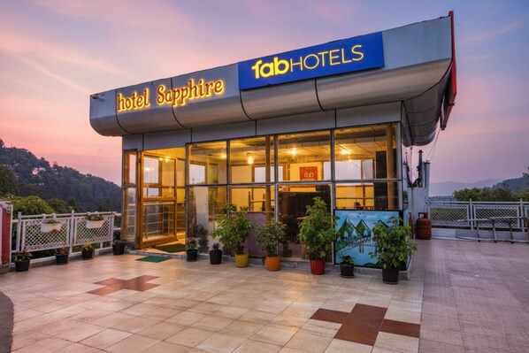 Property entrance - FabHotel Sapphire (Dehradun)