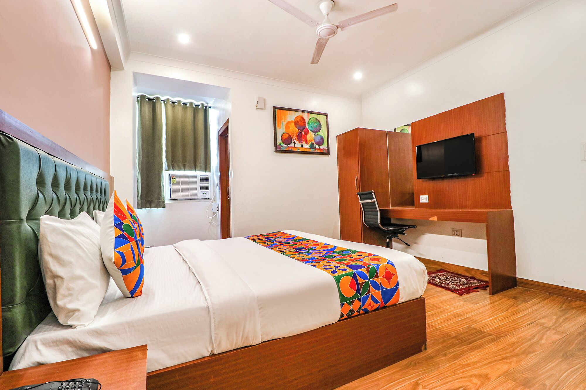 Egyptian cotton sheets, premium bedding, in-room safe, free WiFi