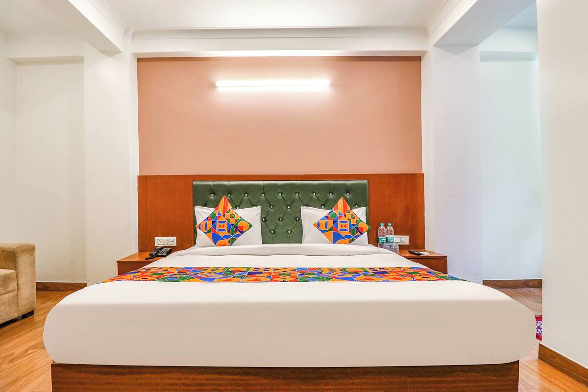 Deluxe Room | Egyptian cotton sheets, premium bedding, in-room safe, WiFi (free)