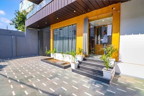 Exterior - Fabhotel Premium Kashi (Varanasi)