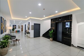 Lobby - Fabhotel Premium Kashi (Varanasi)