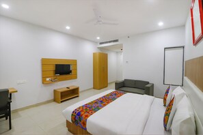 Egyptian cotton sheets, premium bedding, in-room safe, desk - Fabhotel Premium Kashi (Varanasi)