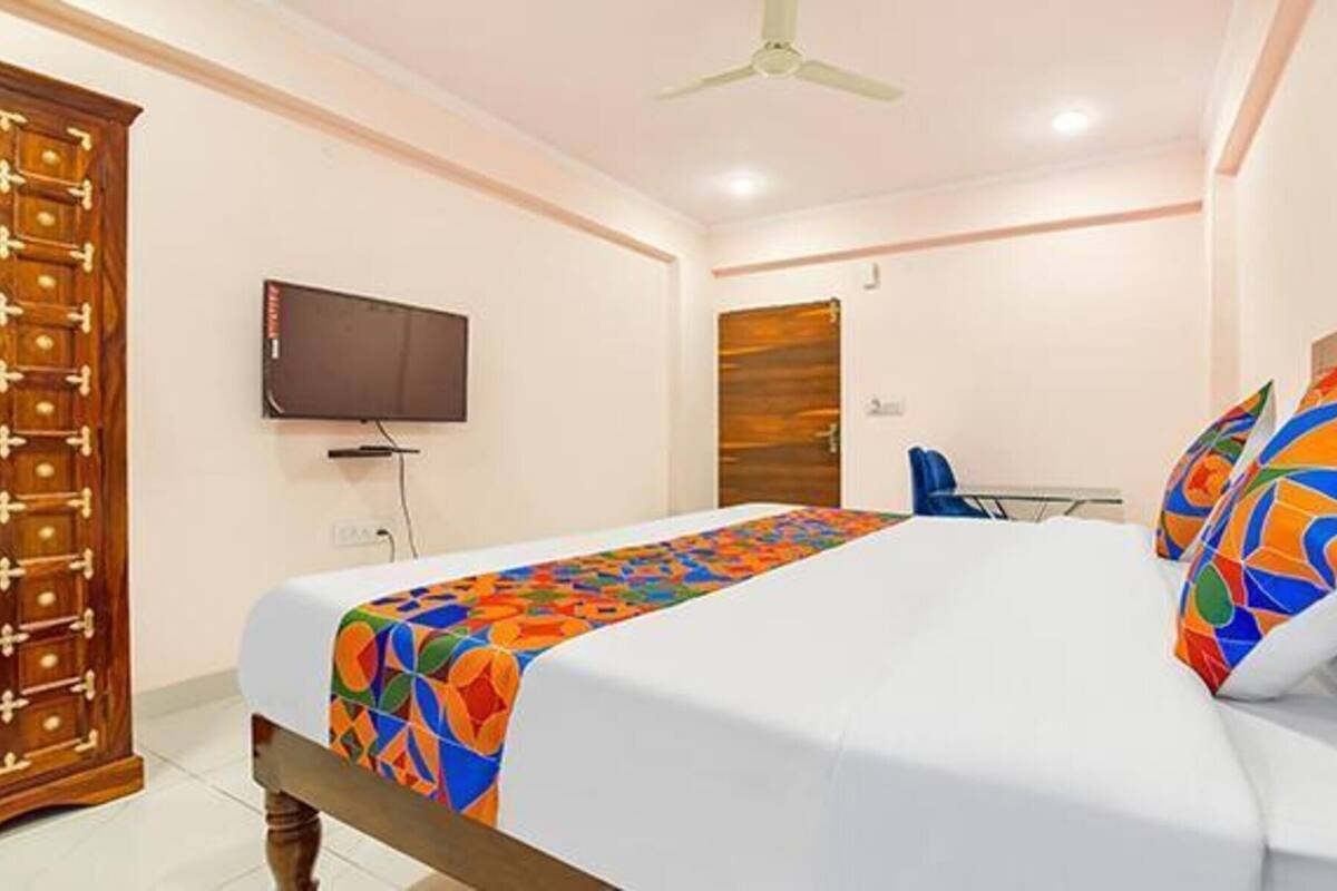 Premium Room | Egyptian cotton sheets, premium bedding, in-room safe, free WiFi