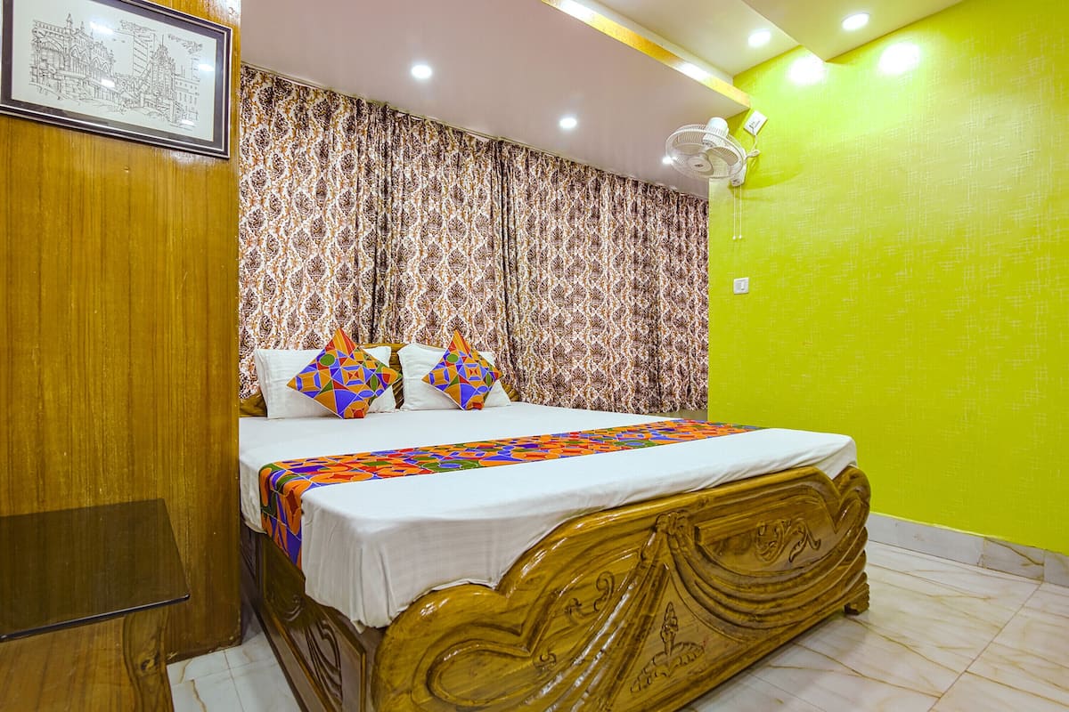 Deluxe Room | Egyptian cotton sheets, premium bedding, in-room safe, desk