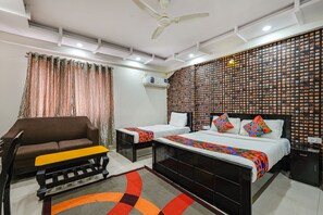 1 bedroom, Egyptian cotton sheets, premium bedding, in-room safe