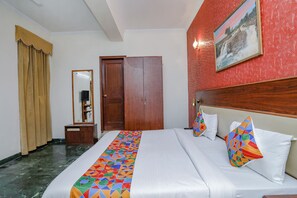 Egyptian cotton sheets, premium bedding, in-room safe, desk - Fabexpress Primero I (Gurugram)