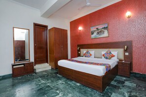 Egyptian cotton sheets, premium bedding, in-room safe, desk - Fabexpress Primero I (Gurugram)