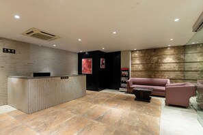 Reception - Fabhotel The Oasis (Bhopal)