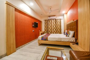 Deluxe Room | Egyptian cotton sheets, premium bedding, in-room safe, desk