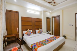 Deluxe Room | Egyptian cotton sheets, premium bedding, in-room safe, desk