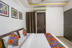 Egyptian cotton sheets, premium bedding, in-room safe, desk