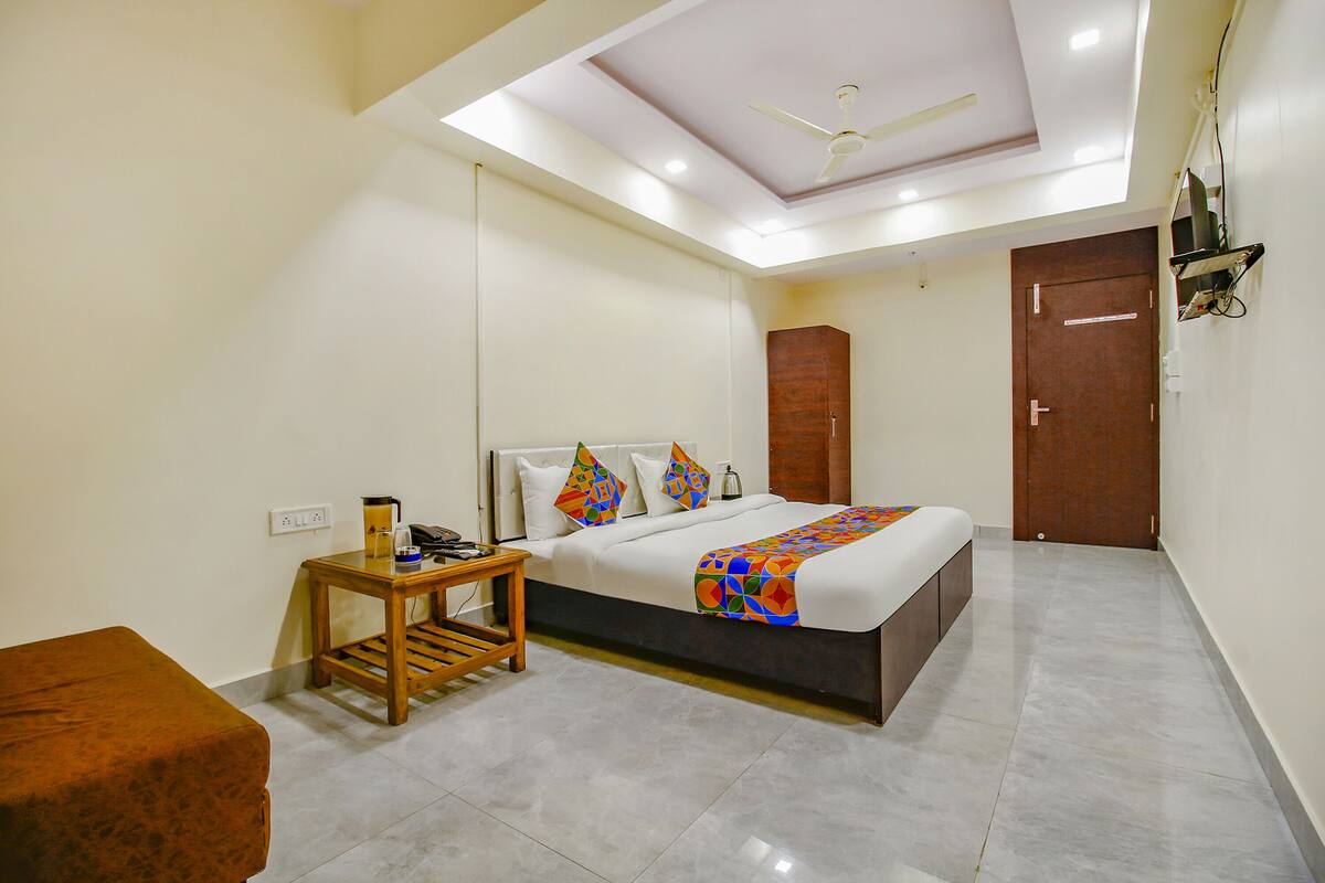 Kamar Deluks | Seprai katun Mesir, seprai premium, brankas, dan meja kerja