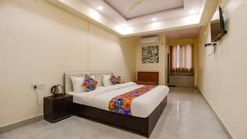 Premium Room | Egyptian cotton sheets, premium bedding, in-room safe, desk
