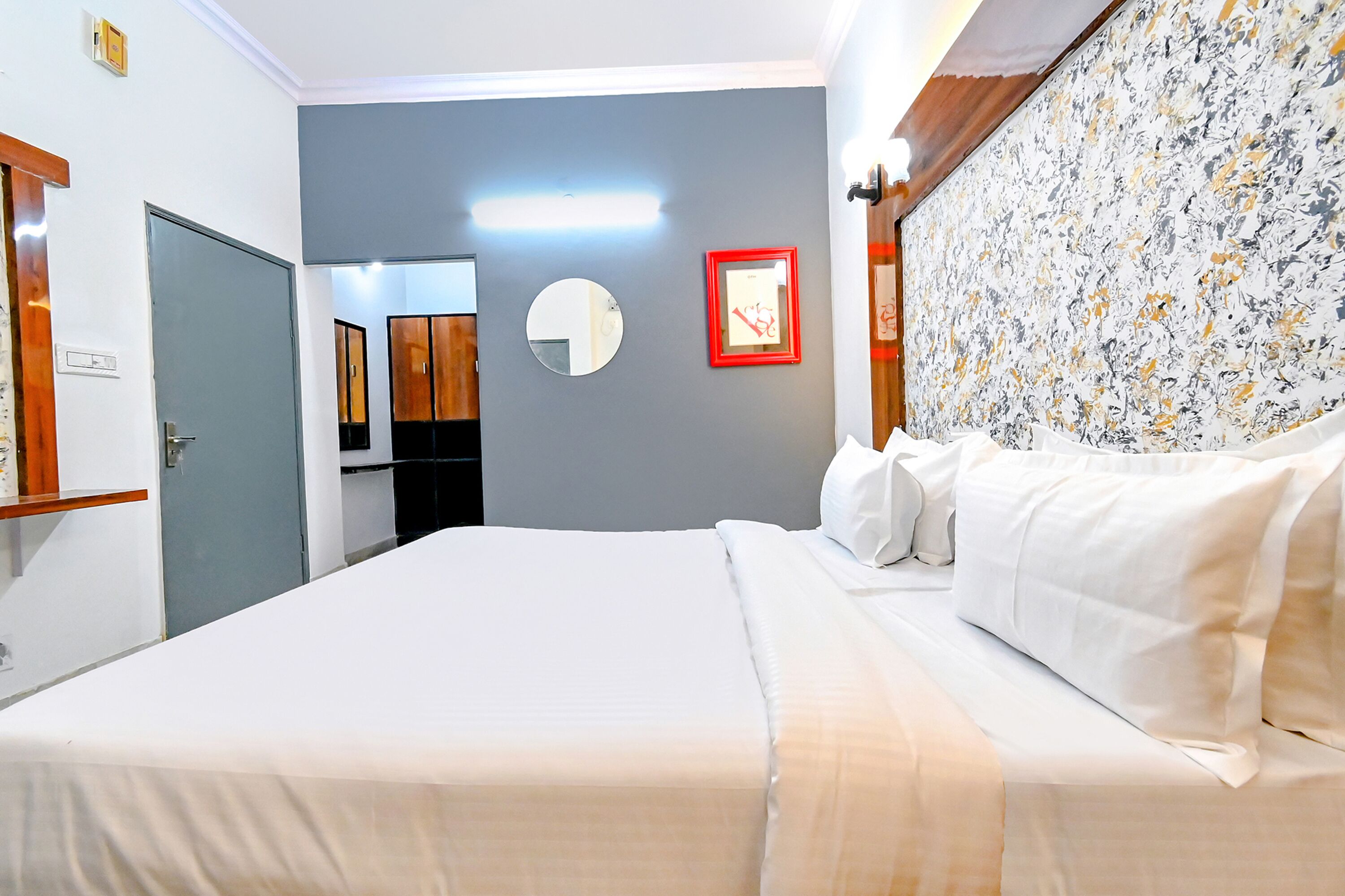 Egyptian cotton sheets, premium bedding, in-room safe, desk