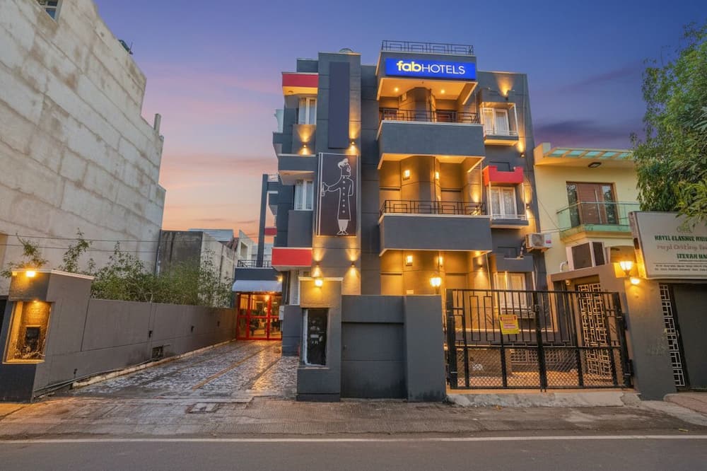 Fabhotel Classic Holiday