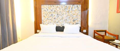 Egyptian cotton sheets, premium bedding, in-room safe, desk