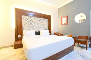 Egyptian cotton sheets, premium bedding, in-room safe, desk - Fabhotel Classic Holiday (Jaipur)