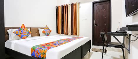 Egyptian cotton sheets, premium bedding, in-room safe, desk