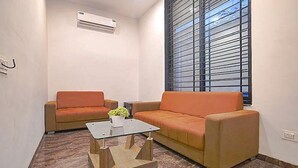 Lobby sitting area - Fabhotel Destiny 54 (Indore)